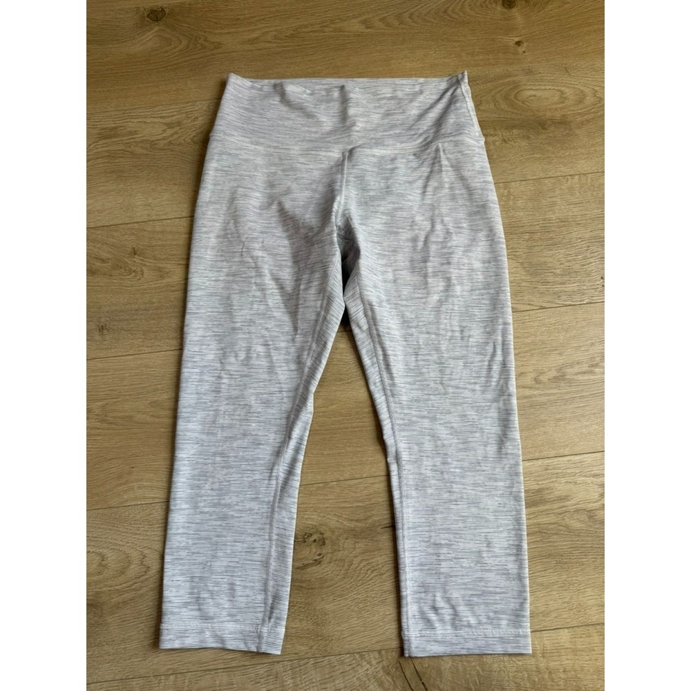 Lululemon Women Wunder Under CROP 22" inseam Luxtreme WAGG White Print Size 10